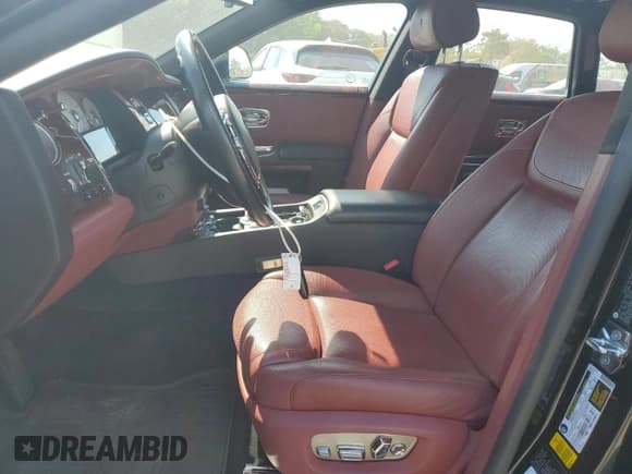 ✅ 2016 Rolls-Royce Ghost • VIN: SCA664S57GUX53866 • Lot: 71856865. Wystawiony na Copart z przebiegiem 43 318 mil. Bezpłatny archiwum sprzedaży aukcyjnych z USA i szczegółowy raport historii pojazdu na DreamBid. Zdjęcie 7.