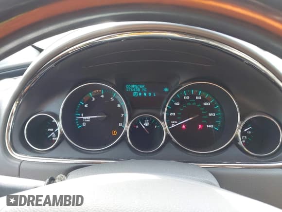 ✅ 2017 Buick Enclave Convenience • VIN: 5GAKRAKD1HJ351012 • Lot: 42054582. Wystawiony na IAAI z przebiegiem 176 438 mil. Bezpłatny archiwum sprzedaży aukcyjnych z USA i szczegółowy raport historii pojazdu na DreamBid. Zdjęcie 7.