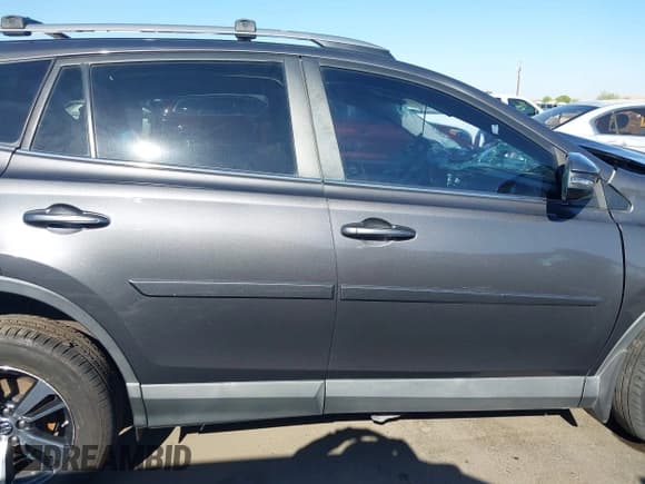 ✅ 2017 Toyota RAV4 XLE • VIN: 2T3WFREV1HW326642 • Lot: 43115945. Listed on IAAI with 97,125 mi. Free auction sales archive from the USA and detailed vehicle history report at DreamBid. Image 14.