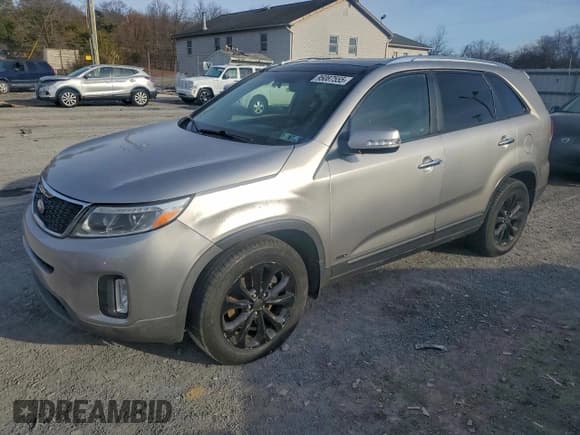 ✅ 2014 Kia Sorento EX • VIN: 5XYKUDA73EG458651 • Лот: 95087555. Опубликован ранее на Copart с пробегом 176 920 миль. Бесплатный доступ к архиву аукционных продаж из США и подробный отчёт об истории автомобиля на DreamBid. Изображение 1.