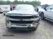 2018 Chevrolet Silverado 1500 LT z VIN 1GCRCREH9JZ111046, wystawiony jako IAAI lot #42837741 z przebiegiem 82 591 mil mil oraz . Historia ofert i sprzedaży dostępna na DreamBid. Obrazek 6.