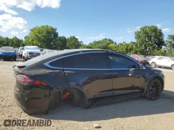 ✅ 2016 Tesla Model X P90D • VIN: 5YJXCAE4XGFS00189 • Lot: 69767535. Wystawiony na Copart z przebiegiem 104 511 mil. Bezpłatny archiwum sprzedaży aukcyjnych z USA i szczegółowy raport historii pojazdu na DreamBid. Zdjęcie 3.