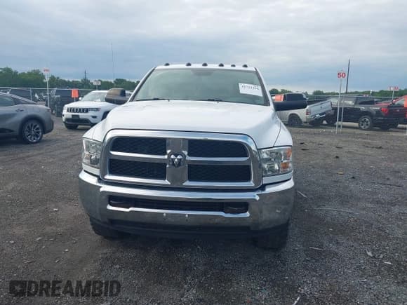 ✅ 2018 Ram 2500 Tradesman • VIN: 3C6UR5CJ1JG283957 • Лот: 42721426. Опубликован ранее на IAAI с пробегом 92 917 миль. Бесплатный доступ к архиву аукционных продаж из США и подробный отчёт об истории автомобиля на DreamBid. Изображение 12.