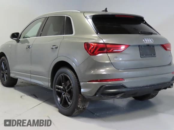 ✅ 2021 Audi Q3 S line Premium • VIN: WA1DECF39M1153959 • Lot: 66203675. Wystawiony na Copart z przebiegiem 30 830 mil. Bezpłatny archiwum sprzedaży aukcyjnych z USA i szczegółowy raport historii pojazdu na DreamBid. Zdjęcie 4.