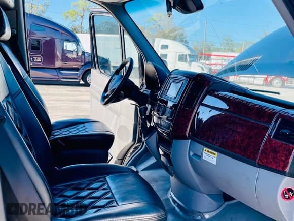 ✅ 2014 Mercedes-Benz Sprinter Cargo • VIN: WD3PE8CC6E5927934 • Lot: 77988534. Listed on Copart with 148,673 mi. Free auction sales archive from the USA and detailed vehicle history report at DreamBid. Image 5.