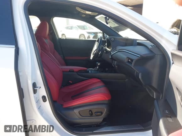 ✅ 2021 Lexus UX 250h F Sport • VIN: JTHE9JBH4M2049487 • Lot: 43488657. Wystawiony na IAAI z przebiegiem 39 327 mil. Bezpłatny archiwum sprzedaży aukcyjnych z USA i szczegółowy raport historii pojazdu na DreamBid. Zdjęcie 5.