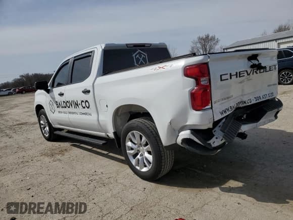 ✅ 2022 Chevrolet Silverado 1500 Custom • VIN: 3GCPYBEK5NG161010 • Lot: 48118315. Wystawiony na Copart z przebiegiem 37 968 mil. Bezpłatny archiwum sprzedaży aukcyjnych z USA i szczegółowy raport historii pojazdu na DreamBid. Zdjęcie 2.