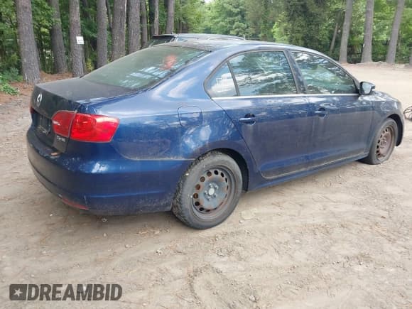✅ 2013 Volkswagen Jetta SE • VIN: 3VWDP7AJ6DM356188 • Lot: 42690042. Wystawiony na IAAI z przebiegiem 145 275 mil. Bezpłatny archiwum sprzedaży aukcyjnych z USA i szczegółowy raport historii pojazdu na DreamBid. Zdjęcie 4.