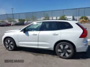 ✅ 2025 Volvo XC60 Plus • VIN: YV4H60RC9S1049609 • Lot: 42555298. Listed on IAAI with 7,579 mi. Free auction sales archive from the USA and detailed vehicle history report at DreamBid. Image 14.