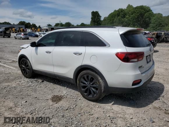 ✅ 2020 Kia Sorento S • VIN: 5XYPG4A54LG699076 • Lot: 61855865. Wystawiony na Copart z przebiegiem 120 137 mil. Bezpłatny archiwum sprzedaży aukcyjnych z USA i szczegółowy raport historii pojazdu na DreamBid. Zdjęcie 2.