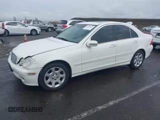 ✅ 2005 Mercedes-Benz C 240 • VIN: WDBRF61J85F576261 • Lot: 43698747. Wystawiony na IAAI z przebiegiem 220 061 mil. Bezpłatny archiwum sprzedaży aukcyjnych z USA i szczegółowy raport historii pojazdu na DreamBid. Zdjęcie 2.
