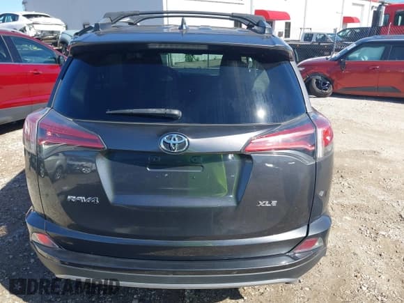✅ 2017 Toyota RAV4 XLE • VIN: 2T3WFREV9HW355953 • Лот: 43591657. Опубликован ранее на IAAI с пробегом 133 654 миль. Бесплатный доступ к архиву аукционных продаж из США и подробный отчёт об истории автомобиля на DreamBid. Изображение 16.
