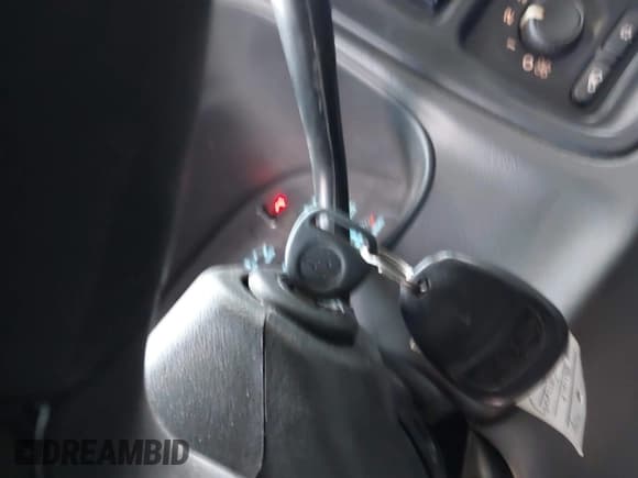 ✅ 2004 Chevrolet Silverado 2500HD LS • VIN: 1GCHK23224F227229 • Lot: 43679148. Wystawiony na IAAI z przebiegiem 171 831 mil. Bezpłatny archiwum sprzedaży aukcyjnych z USA i szczegółowy raport historii pojazdu na DreamBid. Zdjęcie 11.