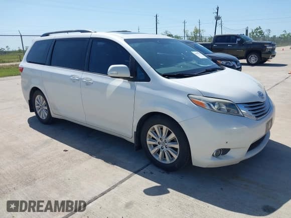 ✅ 2015 Toyota Sienna XLE • VIN: 5TDYK3DC8FS666113 • Lot: 41999037. Listed on IAAI with 179,566 mi. Free auction sales archive from the USA and detailed vehicle history report at DreamBid. Image 1.