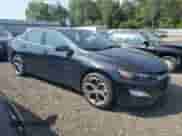 2019 Chevrolet Malibu RS z VIN 1G1ZG5ST4KF209290, wystawiony jako Copart lot #81459095 z przebiegiem 82 370 mil mil oraz Czysty tytuł • Clean title. Historia ofert i sprzedaży dostępna na DreamBid. Obrazek 4.