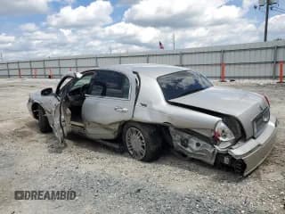 ✅ 2007 Lincoln Town Car Signature Limited • VIN: 1LNHM82W07Y634357 • Lot: 71675244. Listed on Copart with 157,519 mi. Free auction sales archive from the USA and detailed vehicle history report at DreamBid. Image 2.