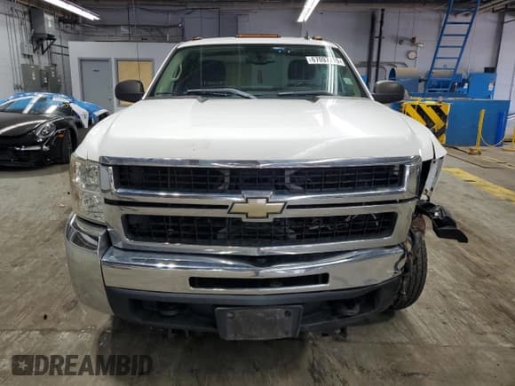 ✅ 2007 Chevrolet Silverado 2500HD 1LT • VIN: 1GCHK24K67E599620 • Lot: 67097715. Wystawiony na Copart z przebiegiem Nie podano. Bezpłatny archiwum sprzedaży aukcyjnych z USA i szczegółowy raport historii pojazdu na DreamBid. Zdjęcie 5.