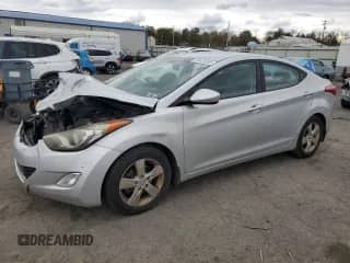 2013 Hyundai Elantra GLS z VIN KMHDH4AE6DU796002, wystawiony jako Copart lot #89434355 z przebiegiem 129 754 mil mil oraz Szkoda całkowita • Salvage title. Historia ofert i sprzedaży dostępna na DreamBid. Obrazek 1.