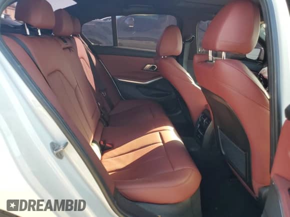 2022 BMW 3 Series 330i z VIN 3MW5R1J09N8C28220, wystawiony jako Copart lot #86172885 z przebiegiem 46 739 mil mil oraz Czysty tytuł • Clean title. Historia ofert i sprzedaży dostępna na DreamBid. Obrazek 10.