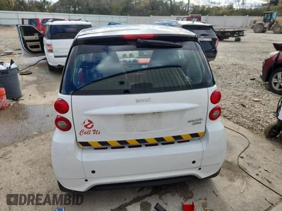 ✅ 2015 Smart fortwo Passion • VIN: WMEEJ9AA6FK834237 • Лот: 90071655. Опубликован ранее на Copart с пробегом Не указан. Бесплатный доступ к архиву аукционных продаж из США и подробный отчёт об истории автомобиля на DreamBid. Изображение 6.