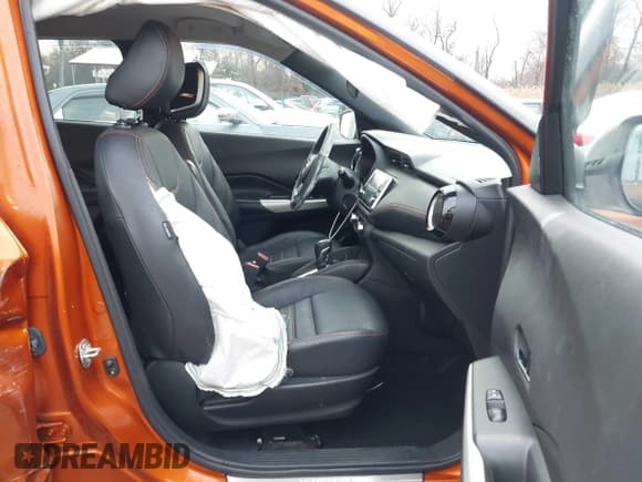 ✅ 2019 Nissan Kicks S • VIN: 3N1CP5CU6KL559887 • Lot: 41491252. Listed on IAAI with 69,357 mi. Free auction sales archive from the USA and detailed vehicle history report at DreamBid. Image 5.