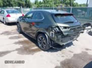 ✅ 2019 Lexus UX 200 • VIN: JTHY3JBH2K2008268 • Lot: 42777537. Wystawiony na IAAI z przebiegiem 53 089 mil. Bezpłatny archiwum sprzedaży aukcyjnych z USA i szczegółowy raport historii pojazdu na DreamBid. Zdjęcie 3.