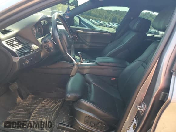 ✅ 2013 BMW X6 M • VIN: 5YMGZ0C5XDLL29831 • Lot: 71560674. Wystawiony na Copart z przebiegiem 116 849 mil. Bezpłatny archiwum sprzedaży aukcyjnych z USA i szczegółowy raport historii pojazdu na DreamBid. Zdjęcie 7.