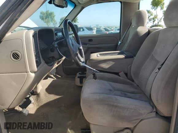 2004 Chevrolet Silverado 1500 z VIN 1GCEC14T74Z342991, wystawiony jako Copart lot #60379065 z przebiegiem 207 477 mil mil oraz Czysty tytuł • Clean title. Historia ofert i sprzedaży dostępna na DreamBid. Obrazek 7.