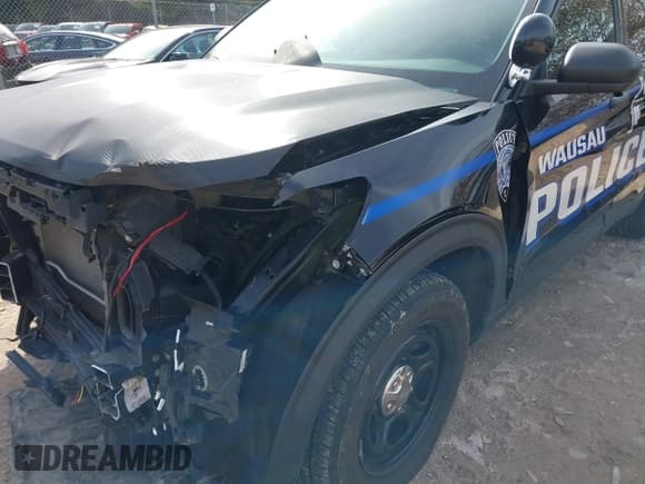 ✅ 2020 Ford Police Interceptor Utility • VIN: 1FM5K8AB2LGC51317 • Lot: 41755681. Wystawiony na IAAI z przebiegiem 102 945 mil. Bezpłatny archiwum sprzedaży aukcyjnych z USA i szczegółowy raport historii pojazdu na DreamBid. Zdjęcie 18.