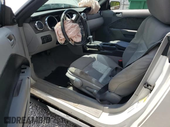 ✅ 2009 Ford Mustang • VIN: 1ZVHT84N495114613 • Lot: 64277155. Listed on Copart with 152,907 mi. Free auction sales archive from the USA and detailed vehicle history report at DreamBid. Image 8.