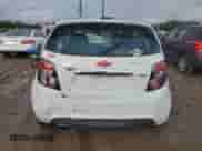 2013 Chevrolet Sonic RS z VIN 1G1JG6SB4D4214255, wystawiony jako Copart lot #81961685 z przebiegiem 153 216 mil mil oraz Szkoda całkowita • Salvage title. Historia ofert i sprzedaży dostępna na DreamBid. Obrazek 6.