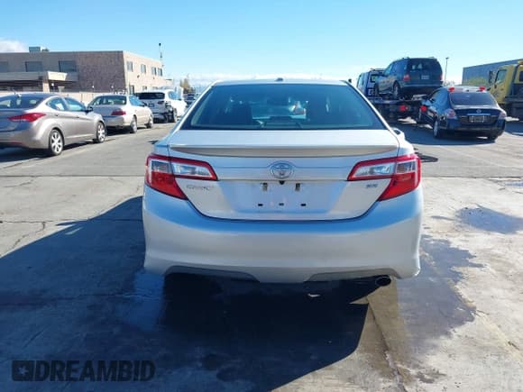 ✅ 2014 Toyota Camry SE • VIN: 4T1BF1FK5EU771569 • Lot: 43726467. Listed on IAAI with 137,629 mi. Free auction sales archive from the USA and detailed vehicle history report at DreamBid. Image 16.