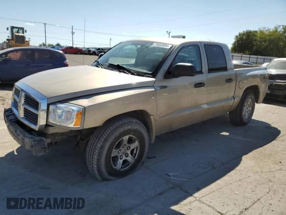 2005 Dodge Dakota SLT with VIN 1D7HW48N15S260885, listed as a Copart auction lot 71652084 with 189,214 mi miles and Salvage title. Bid and sale history available at DreamBid. Image 1.