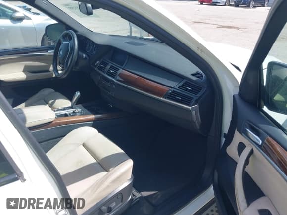 ✅ 2011 BMW X5 35i • VIN: 5UXZV4C54BL409898 • Лот: 43127299. Опубликован ранее на IAAI с пробегом 217 600 миль. Бесплатный доступ к архиву аукционных продаж из США и подробный отчёт об истории автомобиля на DreamBid. Изображение 5.