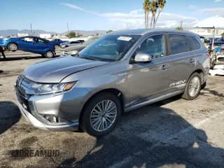 ✅ 2019 Mitsubishi Outlander SEL • VIN: JA4J24A54KZ036413 • Lot: 82326215. Listed on Copart with 184,202 mi. Free auction sales archive from the USA and detailed vehicle history report at DreamBid. Image 1.