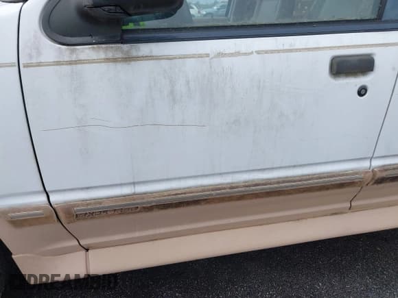 ✅ 1994 Ford Explorer Eddie Bauer • VIN: 1FMDU32X5RUE53856 • Lot: 41820679. Wystawiony na IAAI z przebiegiem 231 000 mil. Bezpłatny archiwum sprzedaży aukcyjnych z USA i szczegółowy raport historii pojazdu na DreamBid. Zdjęcie 14.