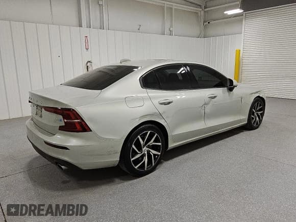 ✅ 2019 Volvo S60 Momentum • VIN: 7JR102FK3KG002524 • Лот: 80511285. Опубликован ранее на Copart с пробегом 84 051 миль. Бесплатный доступ к архиву аукционных продаж из США и подробный отчёт об истории автомобиля на DreamBid. Изображение 3.