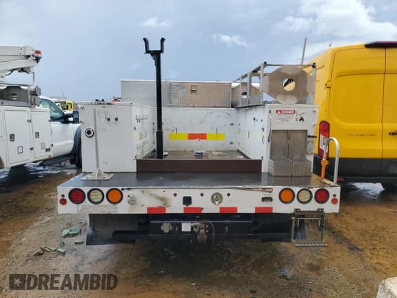 ✅ 2016 Ford F-450 XL • VIN: 1FDUF4GY4GEA05195 • Лот: 61210785. Опубликован ранее на Copart с пробегом 127 014 миль. Бесплатный доступ к архиву аукционных продаж из США и подробный отчёт об истории автомобиля на DreamBid. Изображение 6.