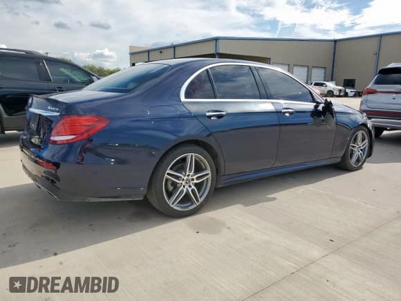 ✅ 2018 Mercedes-Benz E 300 • VIN: WDDZF4KBXJA355030 • Lot: 83935605. Wystawiony na Copart z przebiegiem 60 878 mil. Bezpłatny archiwum sprzedaży aukcyjnych z USA i szczegółowy raport historii pojazdu na DreamBid. Zdjęcie 3.