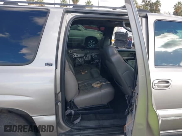 ✅ 2002 Chevrolet Suburban LT • VIN: 1GNEC16T72J208353 • Lot: 43719243. Listed on IAAI with 251,167 mi. Free auction sales archive from the USA and detailed vehicle history report at DreamBid. Image 8.