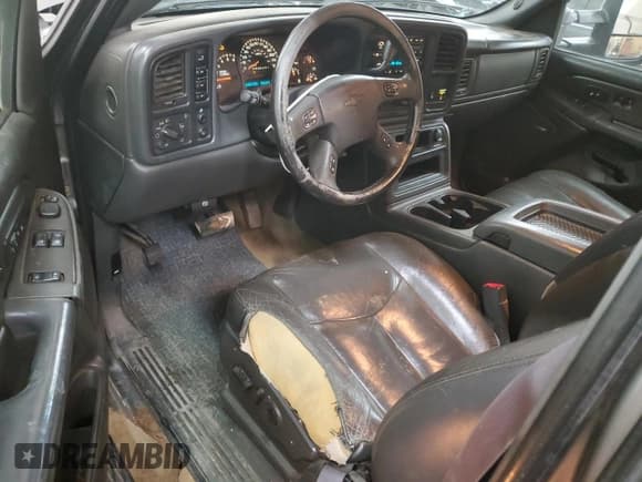 ✅ 2006 Chevrolet Silverado 2500HD Work Truck • VIN: 1GCHK29U66E125918 • Lot: 85034684. Wystawiony na Copart z przebiegiem 236 491 mil. Bezpłatny archiwum sprzedaży aukcyjnych z USA i szczegółowy raport historii pojazdu na DreamBid. Zdjęcie 8.