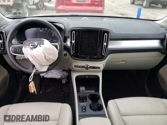 ✅ 2022 Volvo XC40 Momentum • VIN: YV4162UK2N2729362 • Lot: 60719293. Listed on Copart with 29,882 mi. Free auction sales archive from the USA and detailed vehicle history report at DreamBid. Image 8.