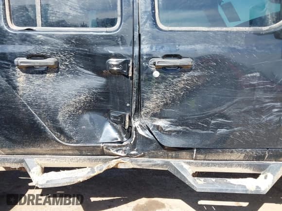 ✅ 2022 Jeep Gladiator Texas Trail • VIN: 1C6HJTAGXNL160784 • Лот: 41796235. Опубликован ранее на IAAI с пробегом 81 783 миль. Бесплатный доступ к архиву аукционных продаж из США и подробный отчёт об истории автомобиля на DreamBid. Изображение 20.