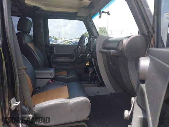 ✅ 2008 Jeep Wrangler Unlimited X • VIN: 1J4GA39148L560004 • Lot: 42523657. Wystawiony na IAAI z przebiegiem 116 619 mil. Bezpłatny archiwum sprzedaży aukcyjnych z USA i szczegółowy raport historii pojazdu na DreamBid. Zdjęcie 5.