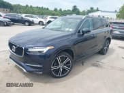 ✅ 2016 Volvo XC90 T6 Momentum • VIN: YV4A22PK1G1044690 • Lot: 42771863. Wystawiony na IAAI z przebiegiem 122 287 mil. Bezpłatny archiwum sprzedaży aukcyjnych z USA i szczegółowy raport historii pojazdu na DreamBid. Zdjęcie 17.
