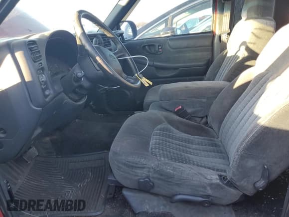 ✅ 2001 Chevrolet S-10 LS • VIN: 1GCCS19W918181171 • Лот: 82821544. Опубликован ранее на Copart с пробегом 189 044 миль. Бесплатный доступ к архиву аукционных продаж из США и подробный отчёт об истории автомобиля на DreamBid. Изображение 7.