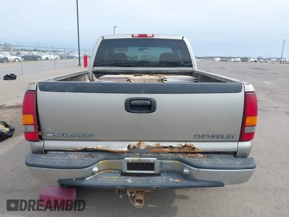 ✅ 2000 Chevrolet Silverado 2500 LS • VIN: 1GCGK29U4YE309544 • Lot: 42115349. Listed on IAAI with 227,652 mi. Free auction sales archive from the USA and detailed vehicle history report at DreamBid. Image 17.
