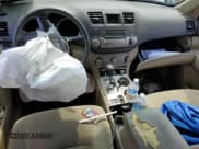 ✅ 2010 Toyota Highlander • VIN: 5TDZK3EH8AS007438 • Lot: 81055975. Listed on Copart with 221,230 mi. Free auction sales archive from the USA and detailed vehicle history report at DreamBid. Image 8.