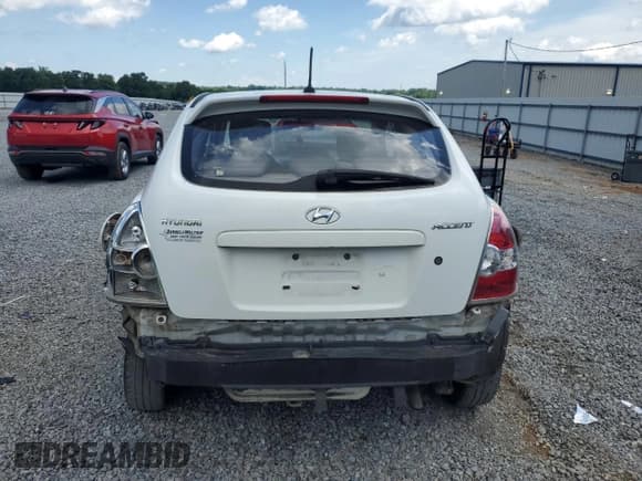 ✅ 2010 Hyundai Accent GS • VIN: KMHCM3AC2AU180034 • Лот: 60866855. Опубликован ранее на Copart с пробегом 196 494 миль. Бесплатный доступ к архиву аукционных продаж из США и подробный отчёт об истории автомобиля на DreamBid. Изображение 6.