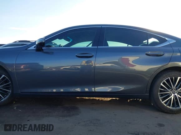 ✅ 2022 Lexus ES 350 • VIN: 58ADZ1B13NU121449 • Лот: 43664499. Опубликован ранее на IAAI с пробегом 26 487 миль. Бесплатный доступ к архиву аукционных продаж из США и подробный отчёт об истории автомобиля на DreamBid. Изображение 15.